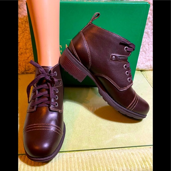 Eastland Brown Ankle Boots - Picture 2 of 12